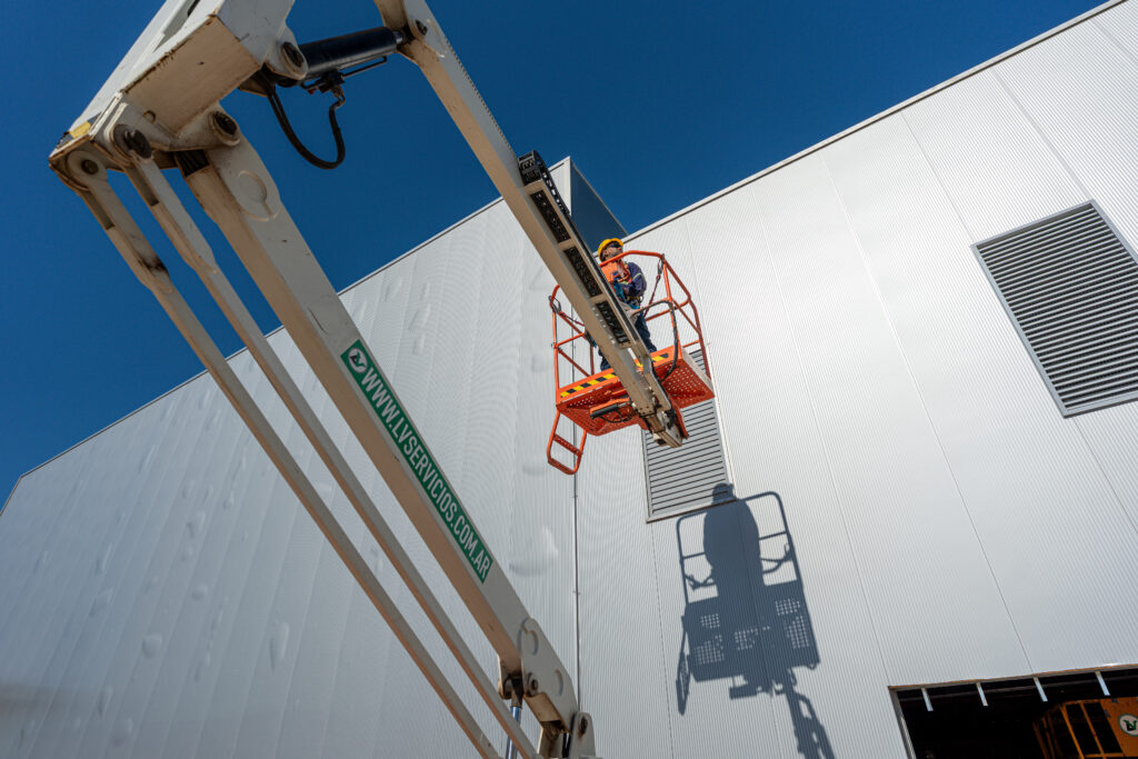 trabajos en altura en plantas industriales - LV Servicios
