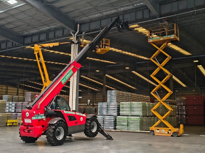 plataforma elevadora en obra de construcción en altura - LV Servicios
